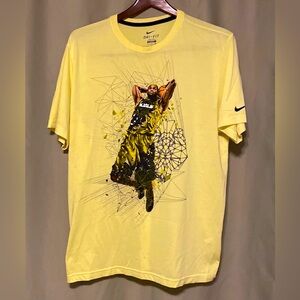 Nike Dri-Fit LeBron James 6 Basketball Photo Print Tee Shirt Men’s XL Yellow